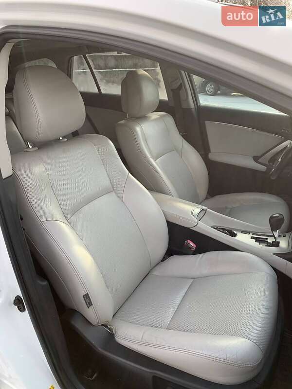 Універсал Toyota Avensis 2012 в Тернополі