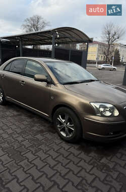 Лифтбек Toyota Avensis 2003 в Каменском