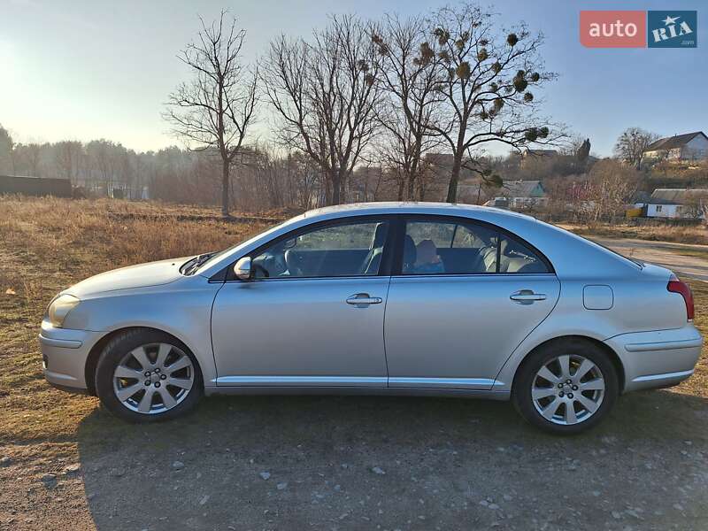 Лифтбек Toyota Avensis 2008 в Киеве