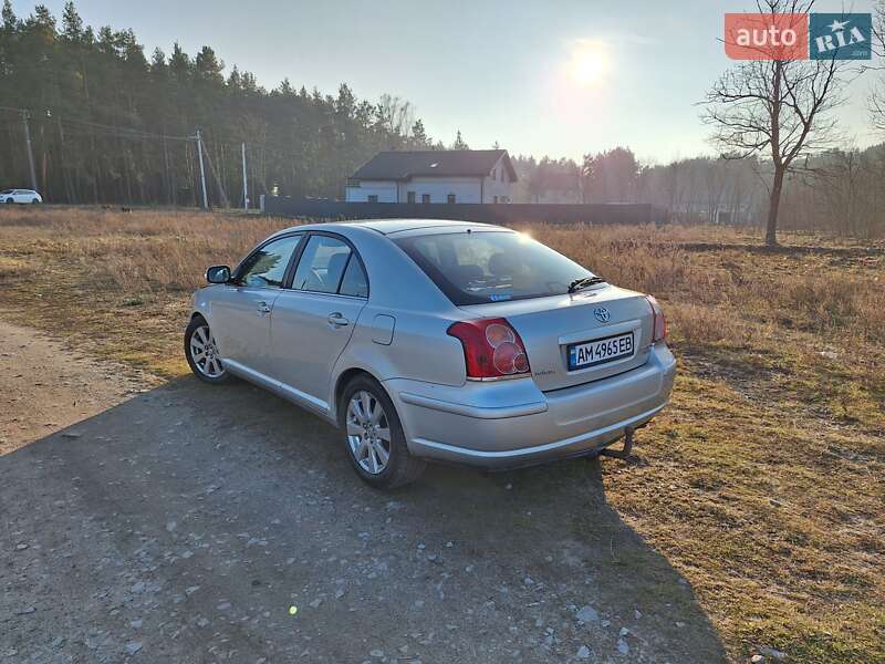 Лифтбек Toyota Avensis 2008 в Киеве