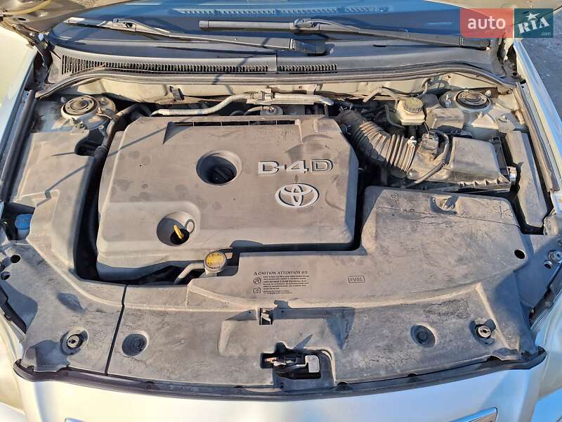 Лифтбек Toyota Avensis 2008 в Киеве