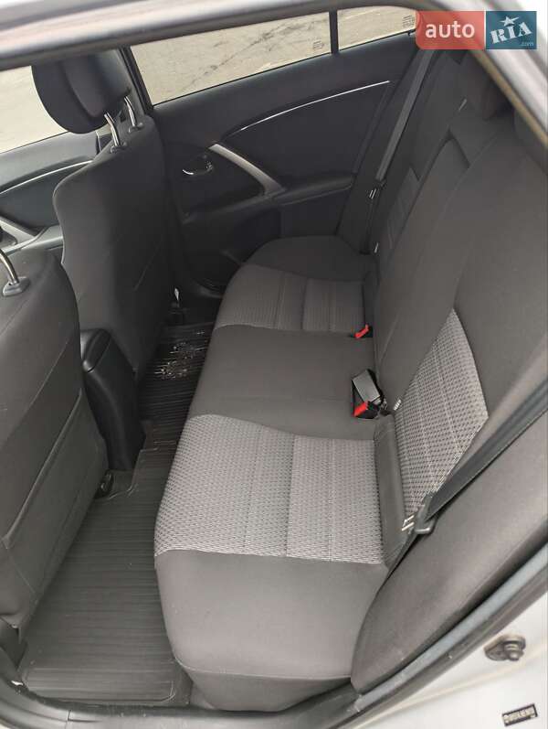 Универсал Toyota Avensis 2012 в Сарнах