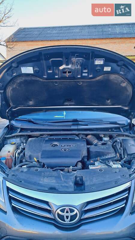 Універсал Toyota Avensis 2013 в Луцьку