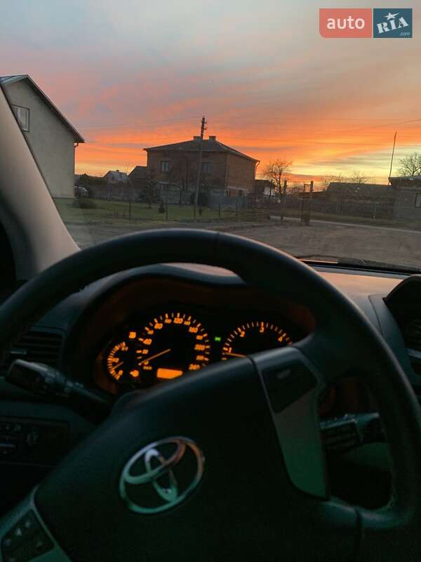 Універсал Toyota Avensis 2007 в Жовкві