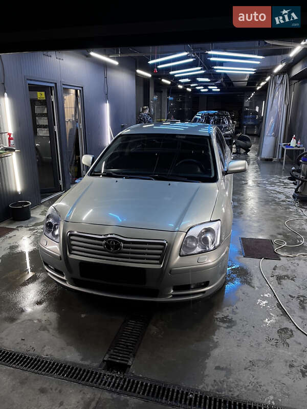 Toyota Avensis 2004