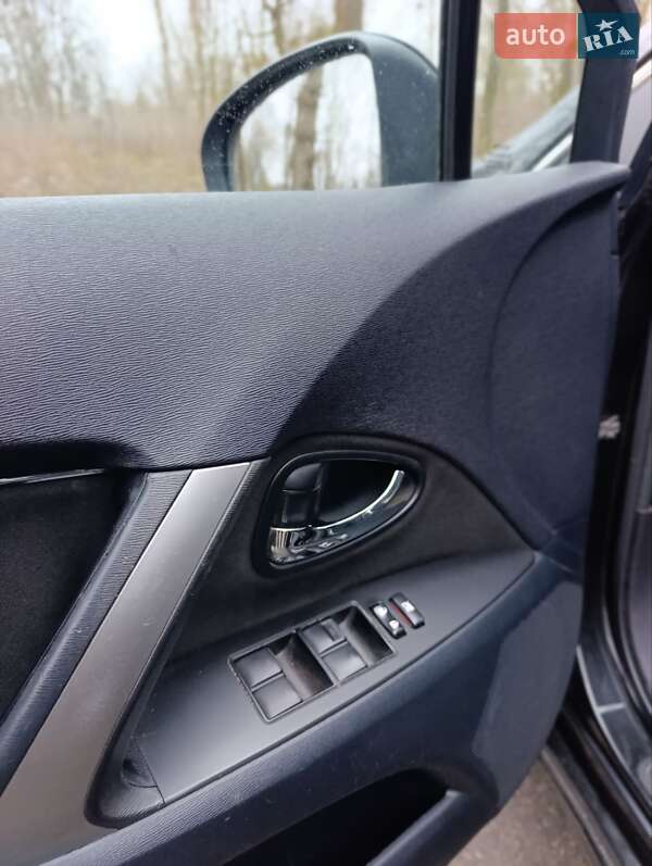 Седан Toyota Avensis 2014 в Каменке