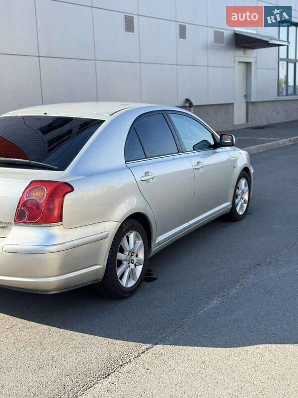 Ліфтбек Toyota Avensis 2003 в Дніпрі