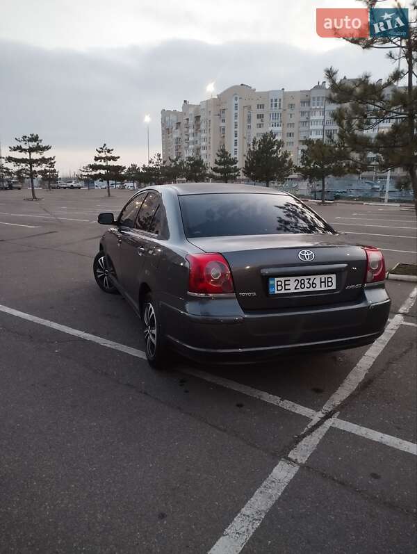 Седан Toyota Avensis 2008 в Очакові