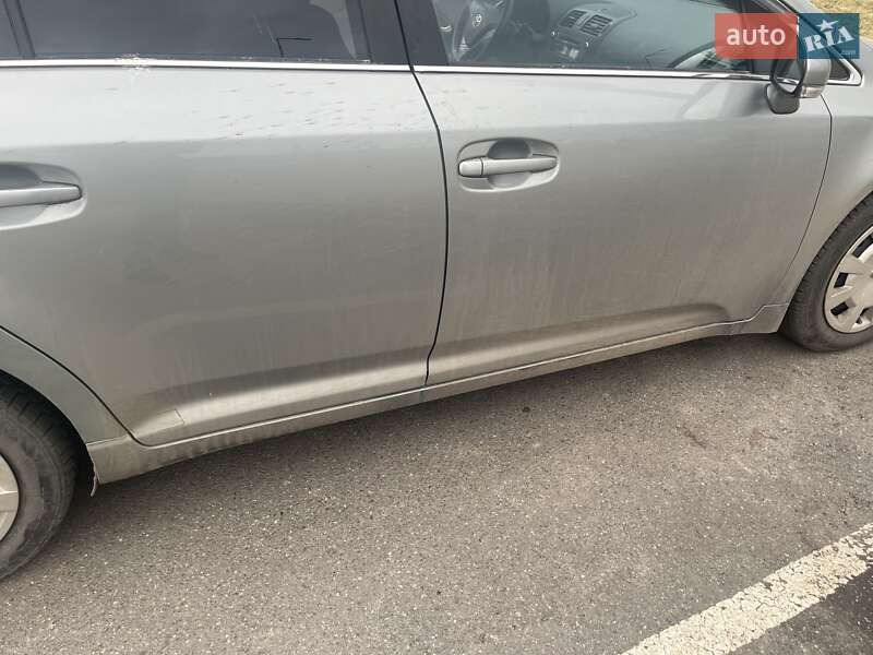 Седан Toyota Avensis 2010 в Вінниці