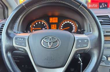 Седан Toyota Avensis 2011 в Ивано-Франковске