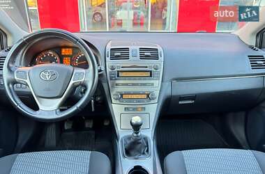 Седан Toyota Avensis 2011 в Ивано-Франковске