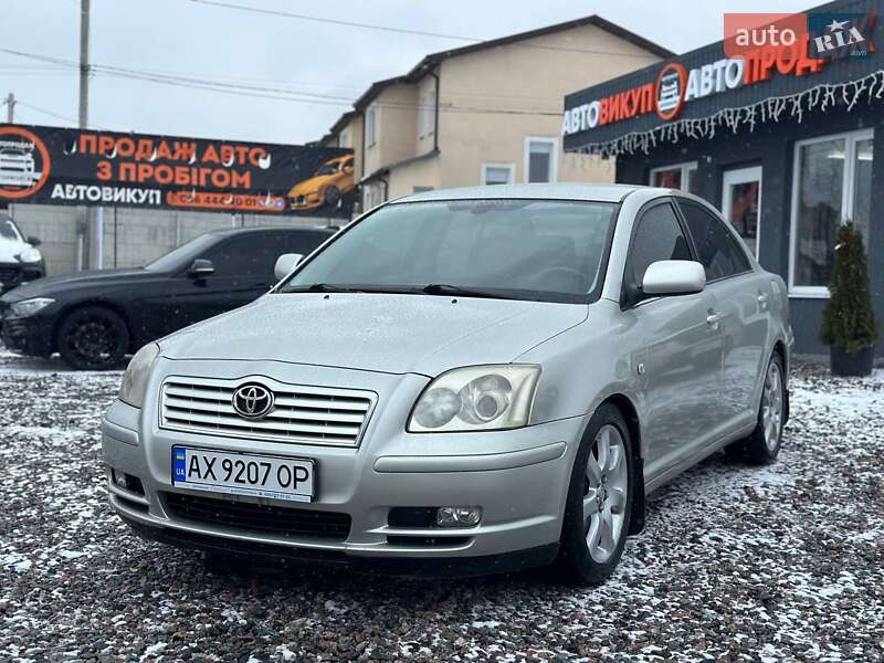 Седан Toyota Avensis 2005 в Песочине