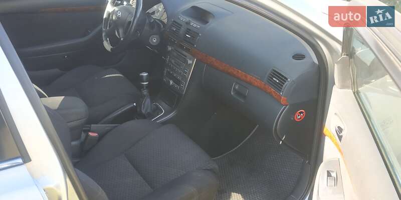 Универсал Toyota Avensis 2006 в Черкассах