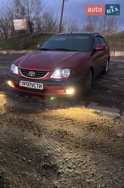 Ліфтбек Toyota Avensis 2000 в Кривому Розі