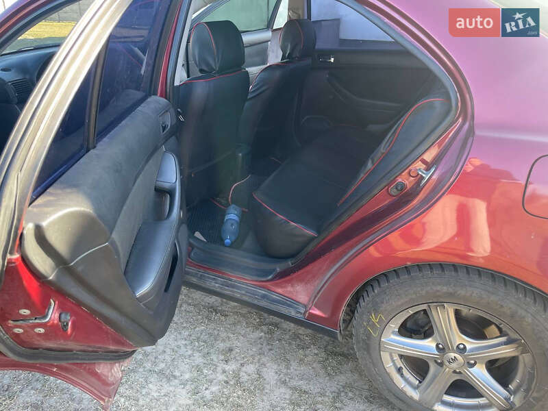 Седан Toyota Avensis 2004 в Жовкве