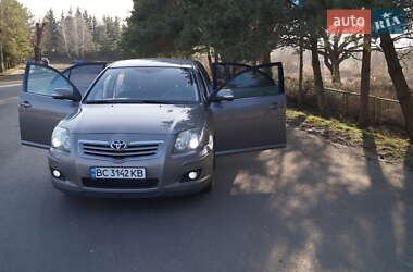 Седан Toyota Avensis 2006 в Львові