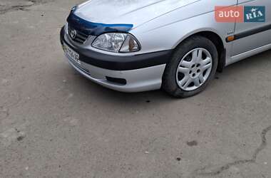Седан Toyota Avensis 2002 в 