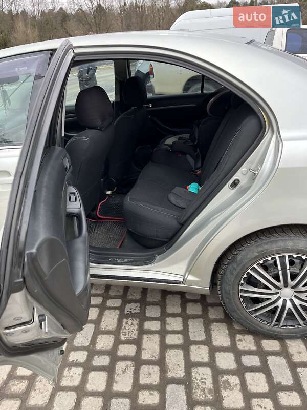 Седан Toyota Avensis 2006 в Львове