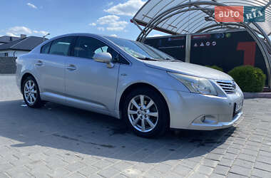 Седан Toyota Avensis 2009 в Новояворовске