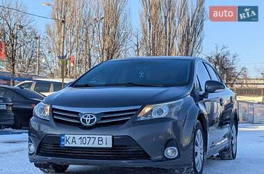 Седан Toyota Avensis 2014 в Києві