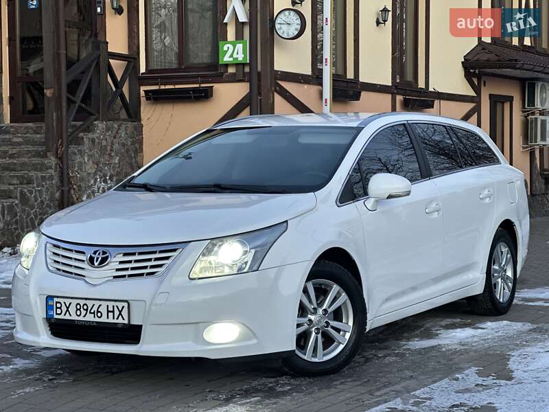 Универсал Toyota Avensis 2011 в Хмельницком