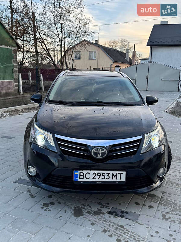 Toyota Avensis 2012