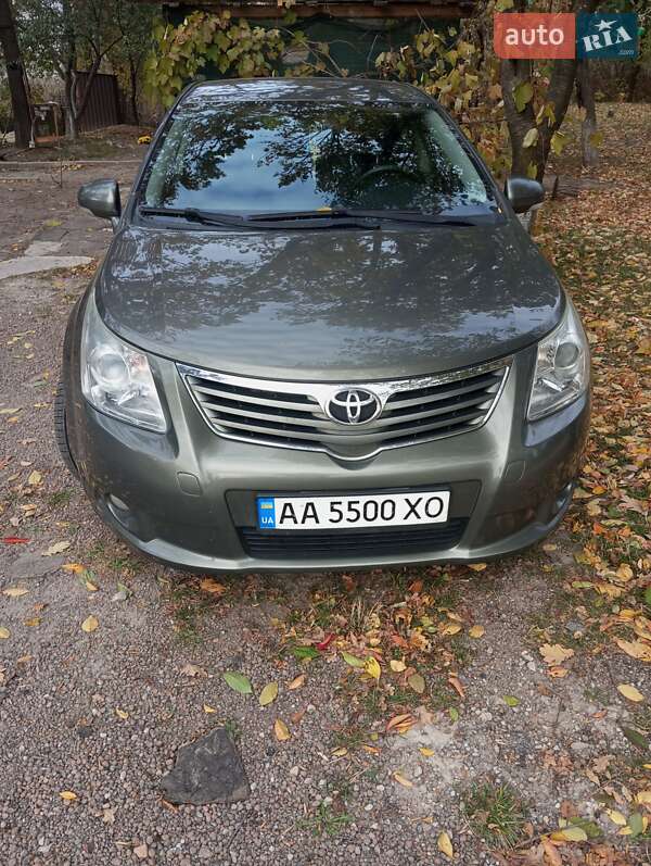 Седан Toyota Avensis 2009 в Хмельницком