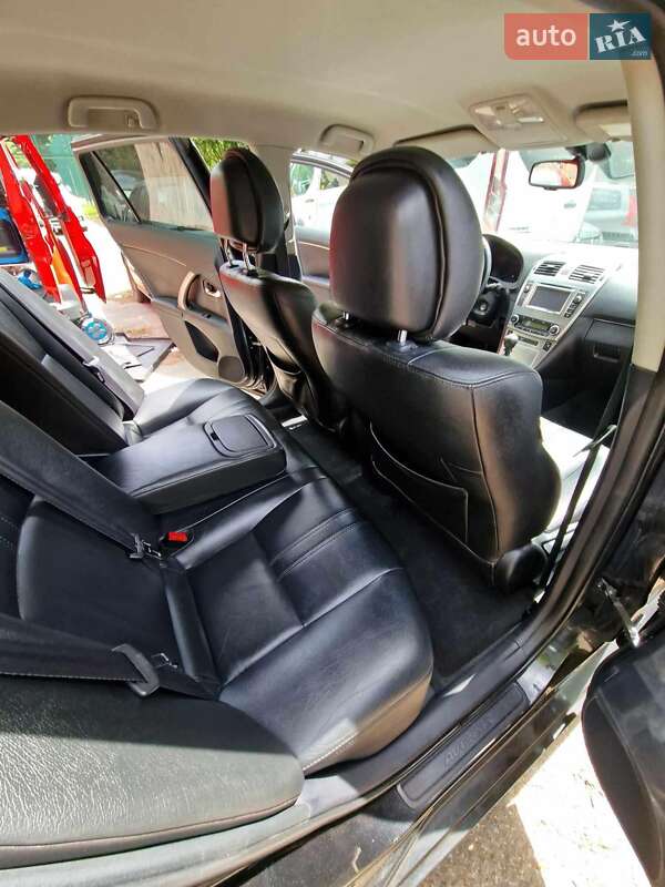 Универсал Toyota Avensis 2012 в Виноградове