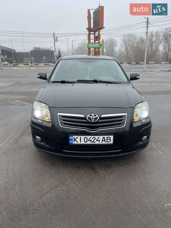 Седан Toyota Avensis 2008 в Ирпене