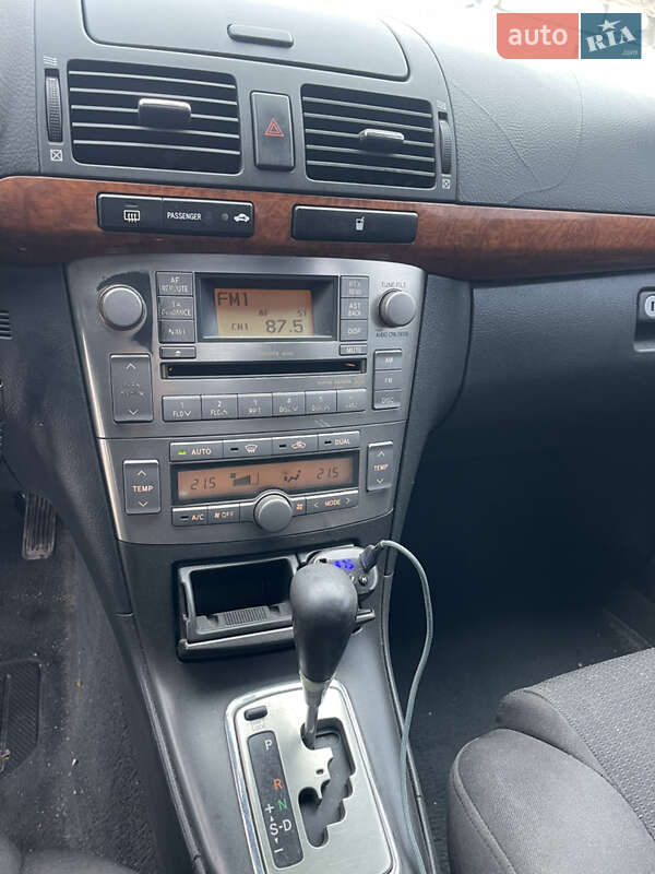 Седан Toyota Avensis 2008 в Ирпене