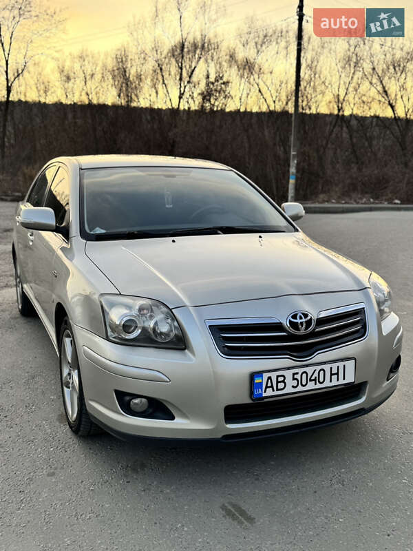 Ліфтбек Toyota Avensis 2009 в 