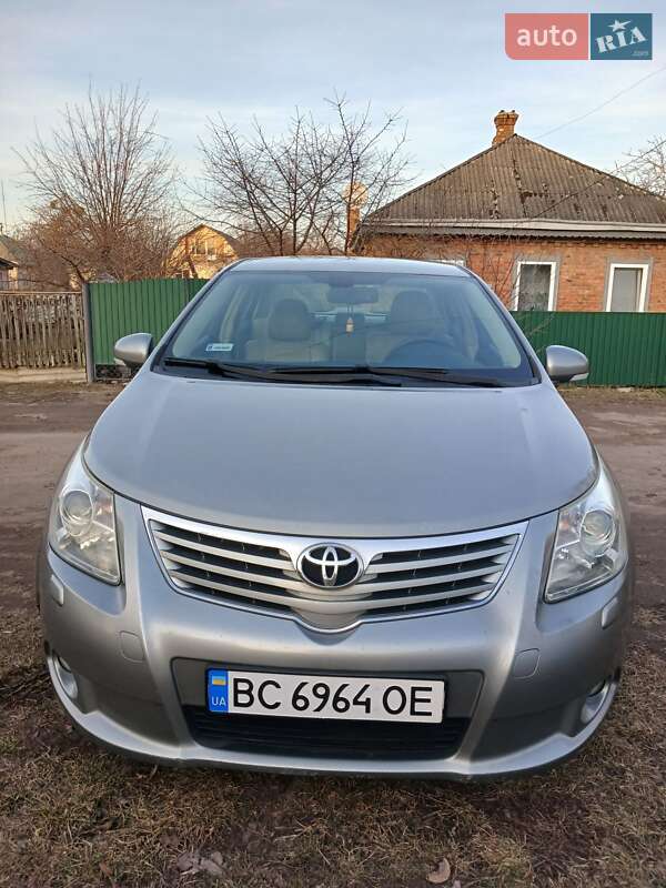 Седан Toyota Avensis 2010 в Черкасах