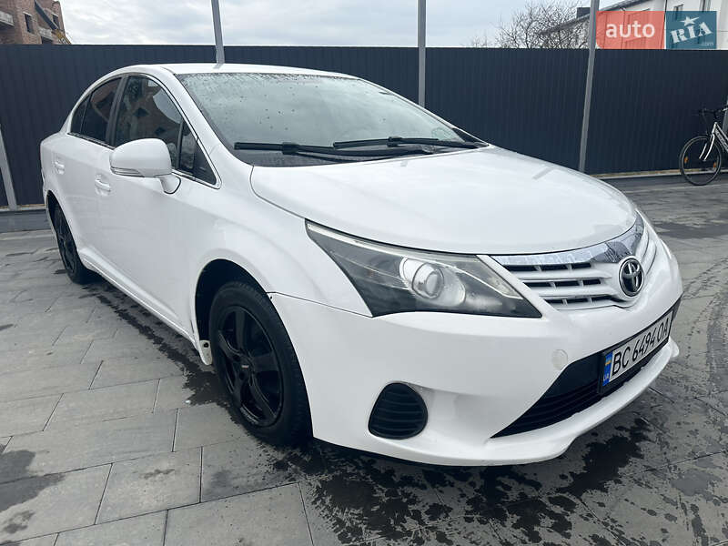 Седан Toyota Avensis 2012 в 