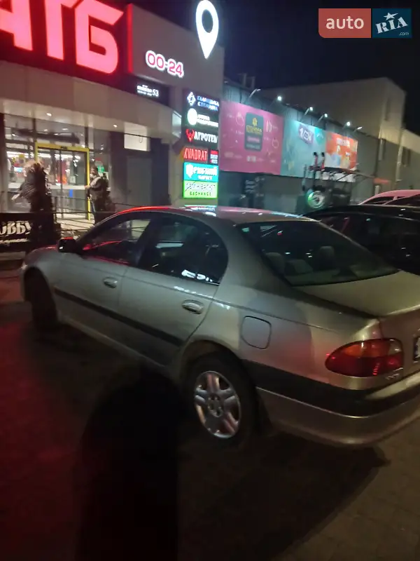 Toyota Avensis 1998