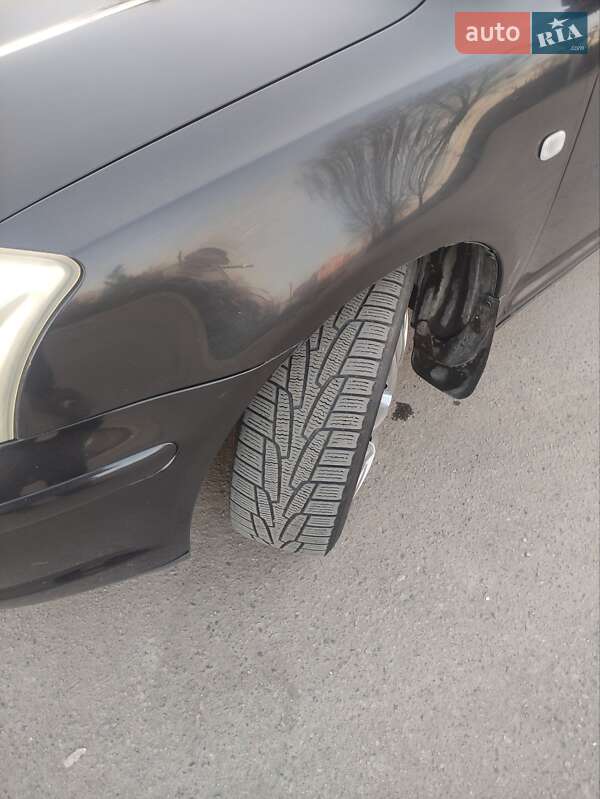 Седан Toyota Avensis 2004 в Белой Церкви