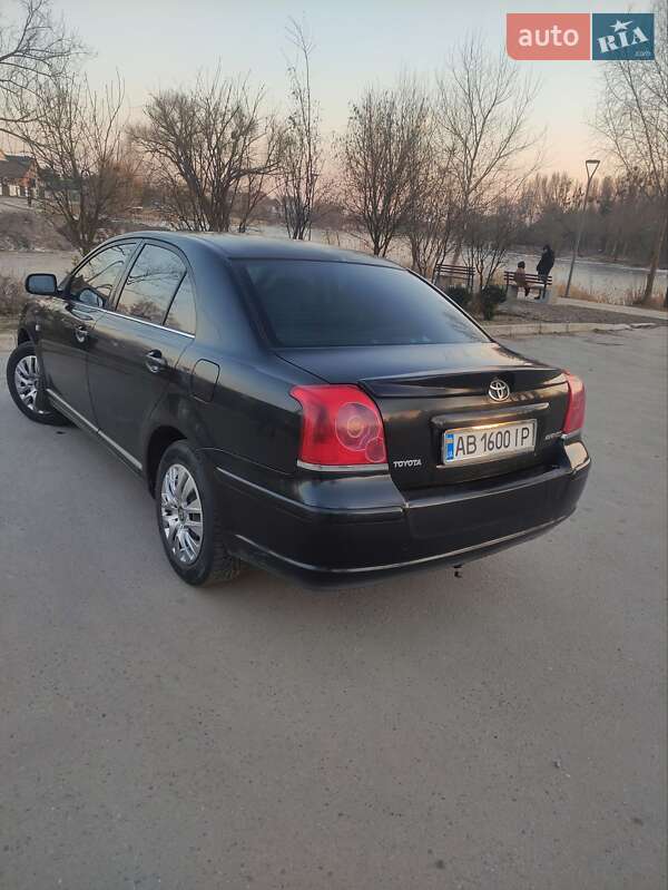 Седан Toyota Avensis 2004 в Белой Церкви