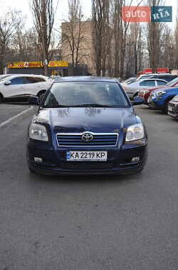 Седан Toyota Avensis 2003 в Киеве