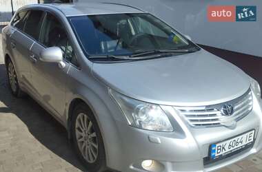 Універсал Toyota Avensis 2008 в Рівному