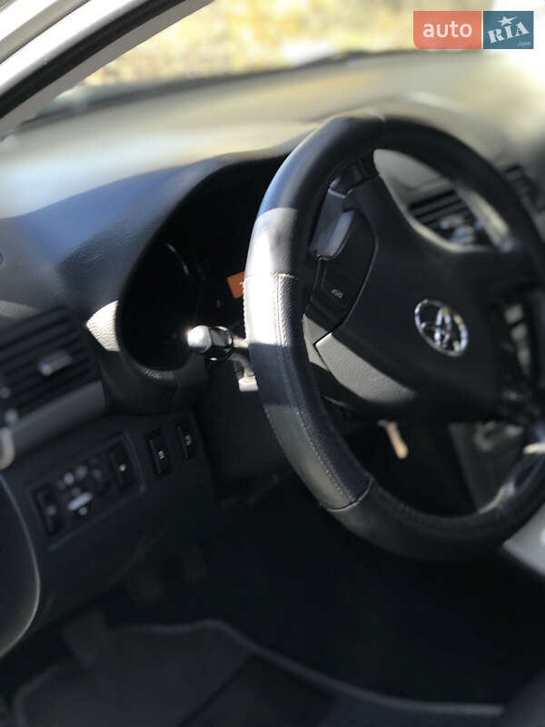 Универсал Toyota Avensis 2008 в Гайвороне