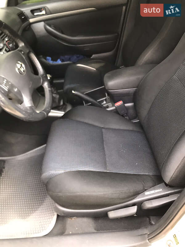 Универсал Toyota Avensis 2008 в Гайвороне