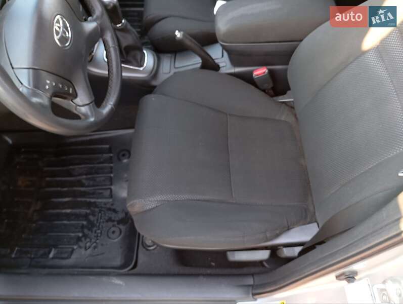 Універсал Toyota Avensis 2006 в Львові