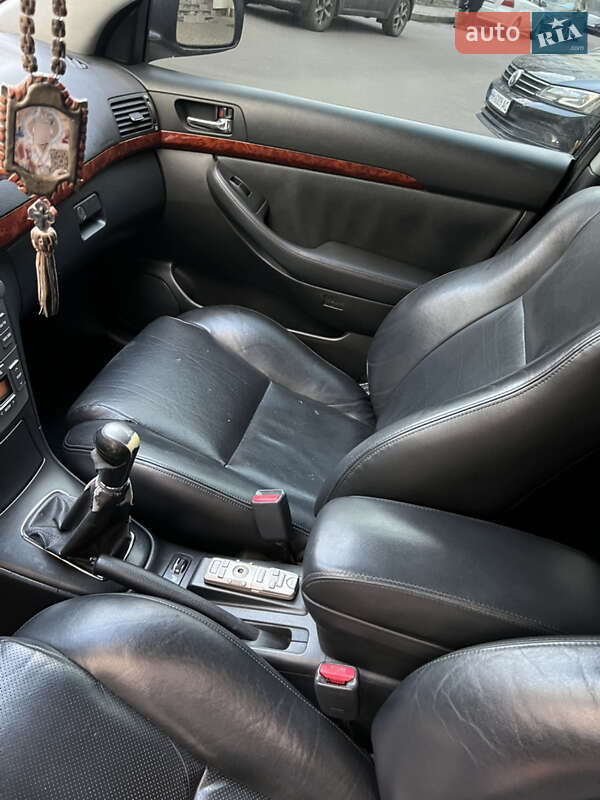 Седан Toyota Avensis 2005 в Одессе
