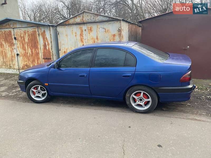 Седан Toyota Avensis 1999 в Одессе