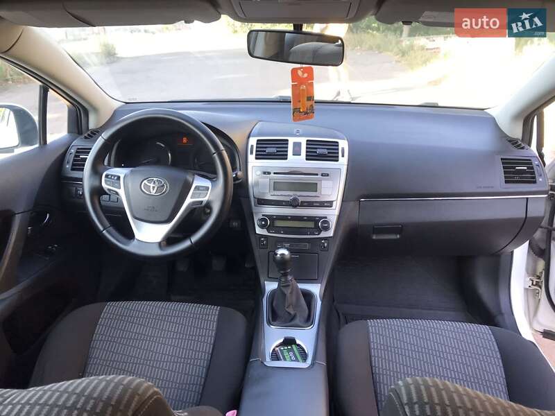 Універсал Toyota Avensis 2012 в Чернігові