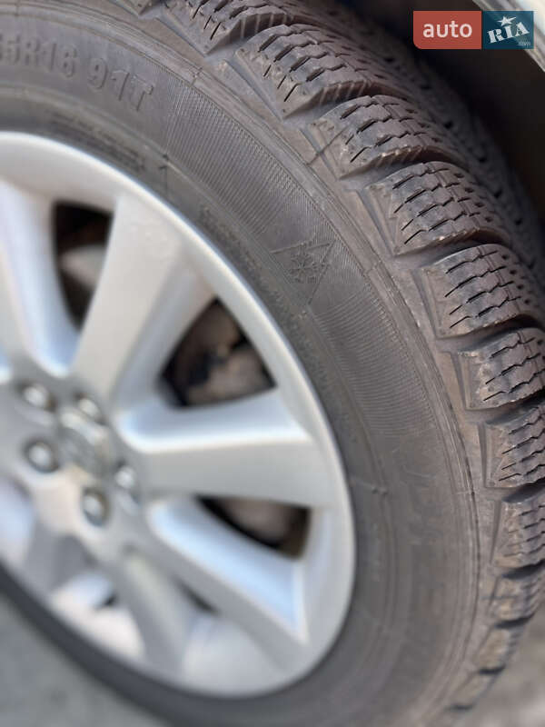 Седан Toyota Avensis 2008 в Ровно