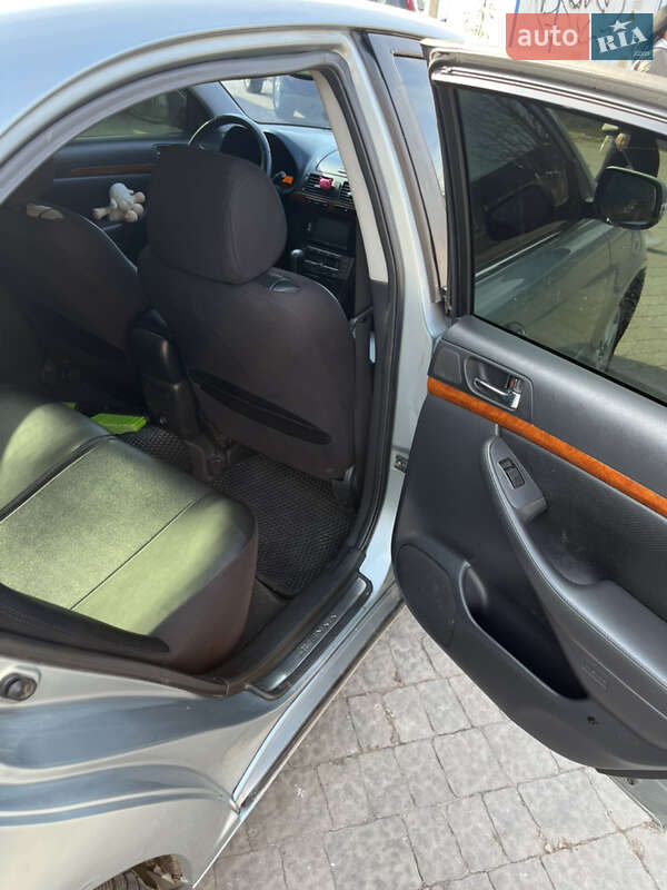 Седан Toyota Avensis 2008 в Ровно