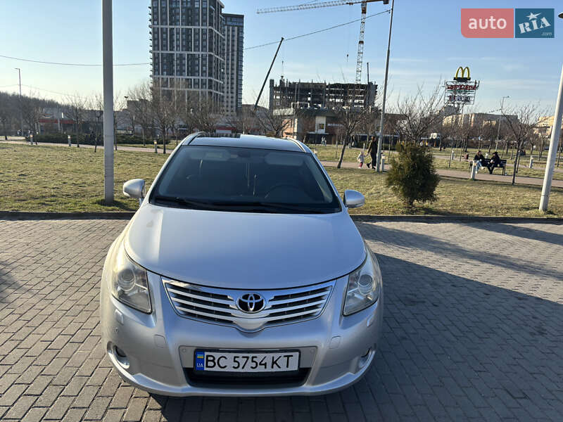 Универсал Toyota Avensis 2010 в Львове