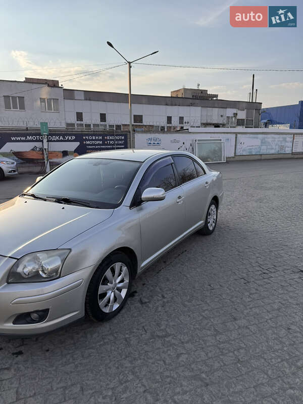 Седан Toyota Avensis 2008 в Полтаве