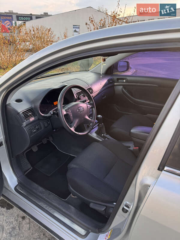 Седан Toyota Avensis 2008 в Полтаве