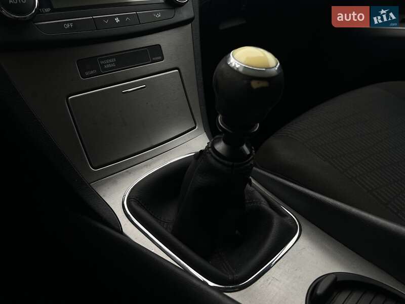 Універсал Toyota Avensis 2010 в 